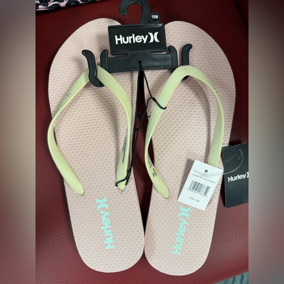 Hurley BUNDLE Black Tote and Pink Leopard Backpack with Flip Flops - Picture 2 of 9